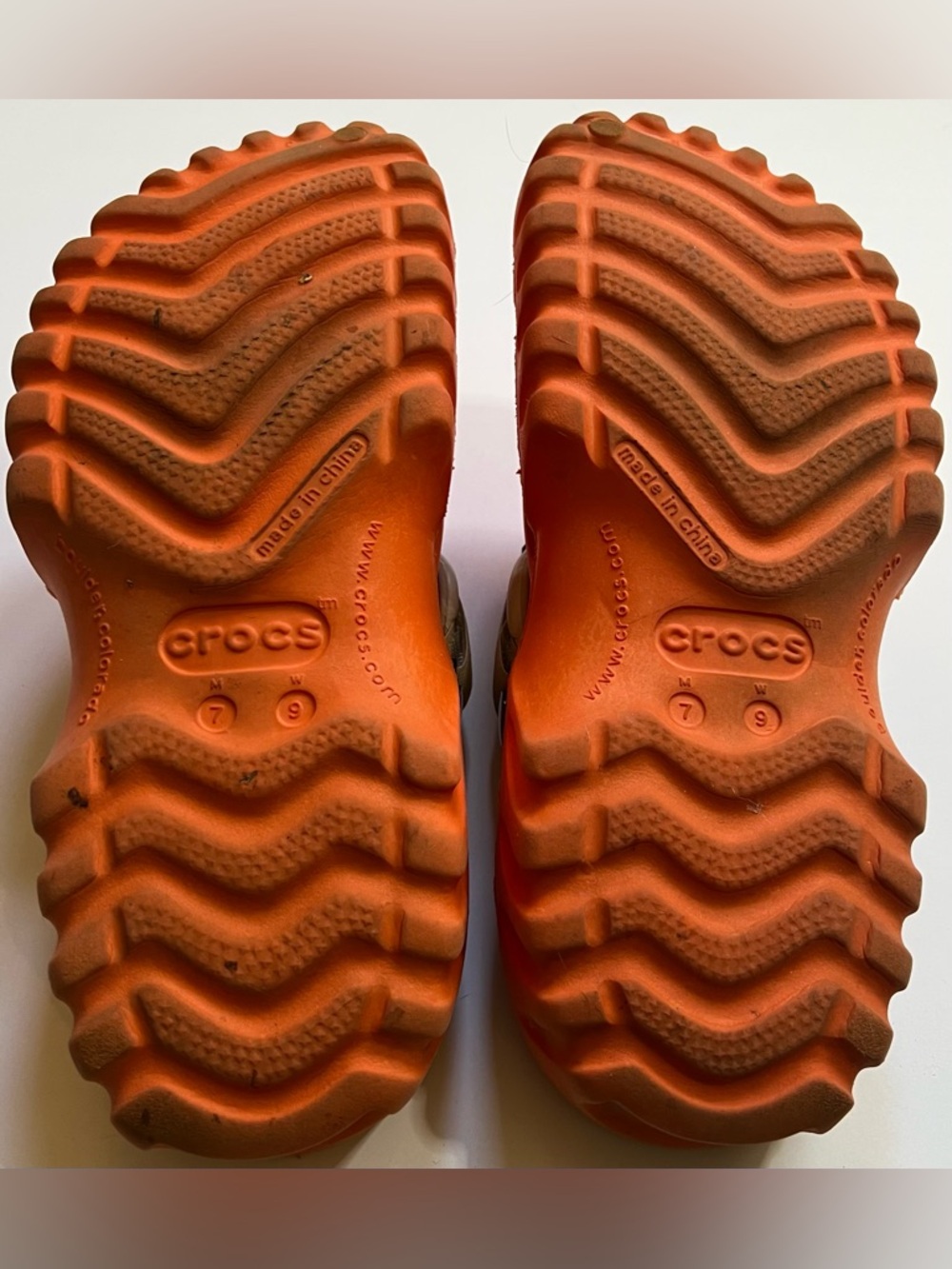 CROCS Classic All-Terrain Clogs Orange Adjustable Strap Women's 9 Men's 7 - Picture 5 of 5